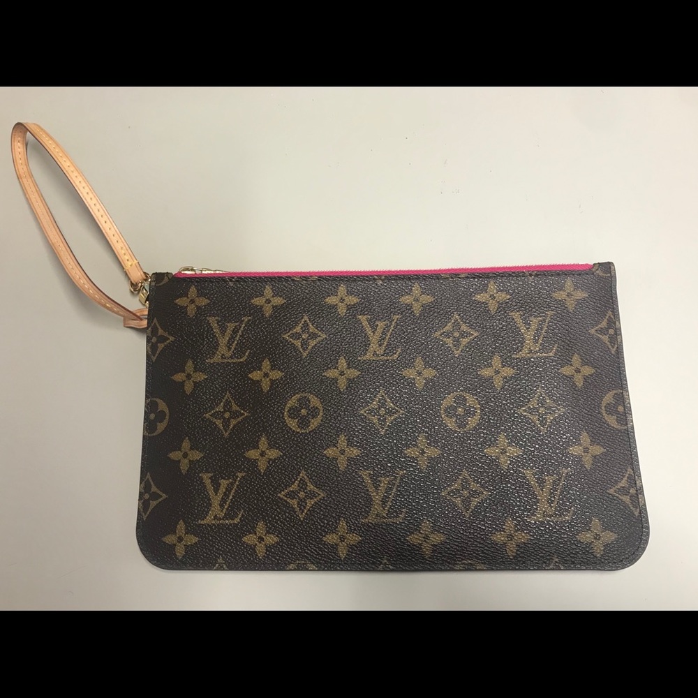 Louis Vuitton Neverfull Pochette - like new